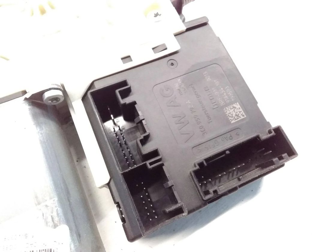 VOLKSWAGEN Passat B6 (2005-2010) Priekšējo kreiso durvju logu pacēlājs 1T0959702AC 27660390