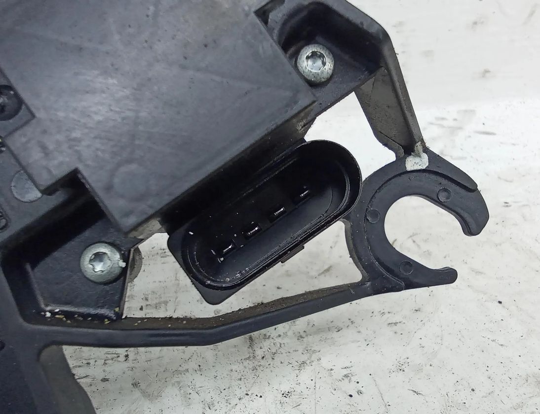 VOLKSWAGEN Caddy 3 generation (2004-2015) Моторчик заднего стеклоочистителя 1T0955711C 27676054