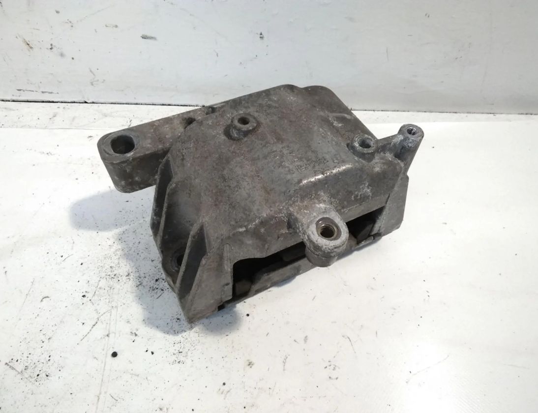 VOLKSWAGEN Golf 5 generation (2003-2009) Передняя подушка двигателя 1K099262 27704179
