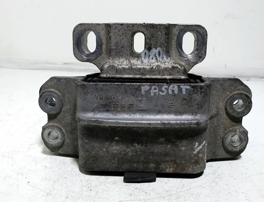 VOLKSWAGEN Passat B6 (2005-2010) Priekšējais motora stiprinājums 3C0199555 27716429