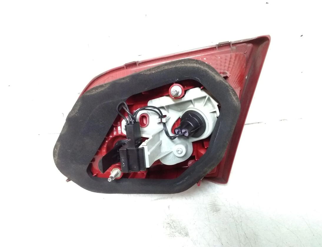 VOLKSWAGEN Passat B7 (2010-2015) Фонарь крышки багажника левый 3AE945093K 28586269