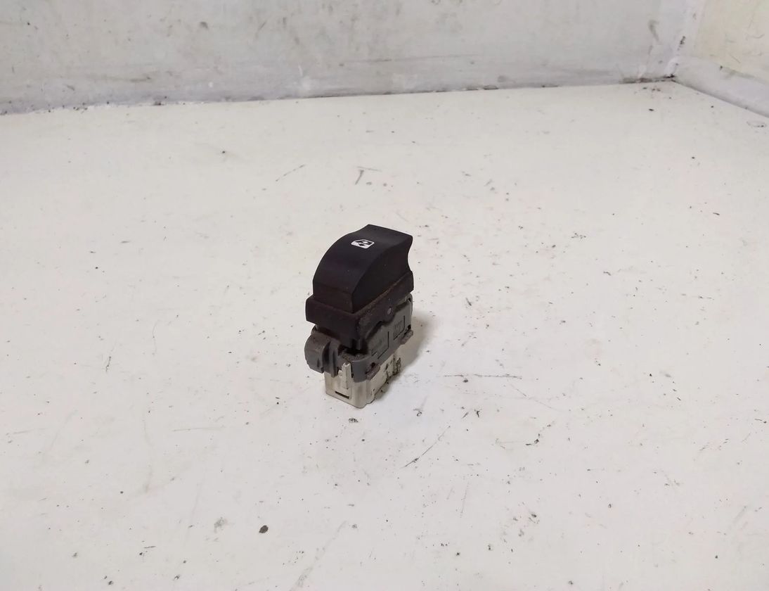 RENAULT Scenic 2 generation (2003-2010) Priekšējo kreiso durvju logu pacēlāja slēdži 28082 28628497