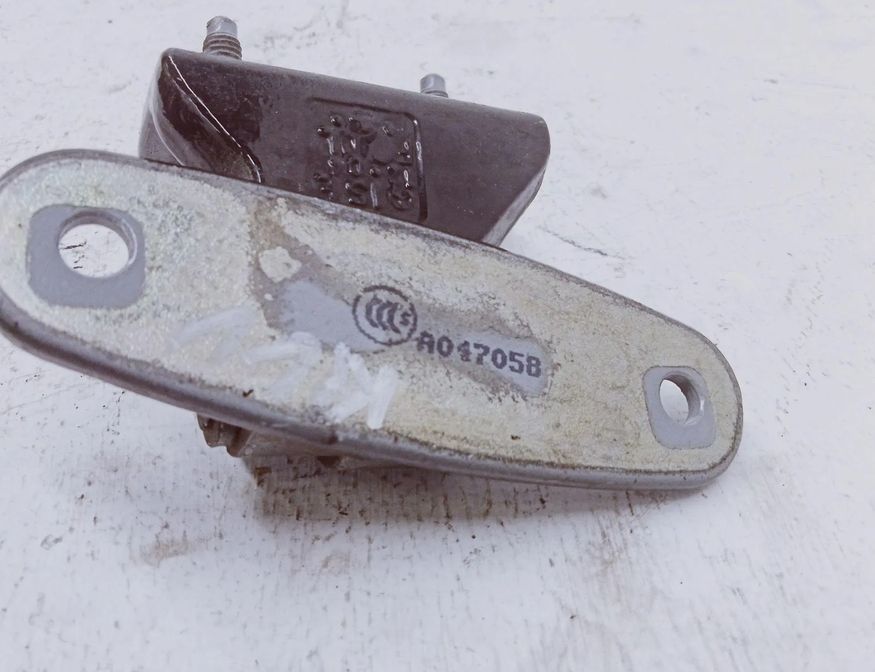 MERCEDES-BENZ E-Class W211/S211 (2002-2009) Aizmugurējo kreiso durvju eņģes A047058 28683650