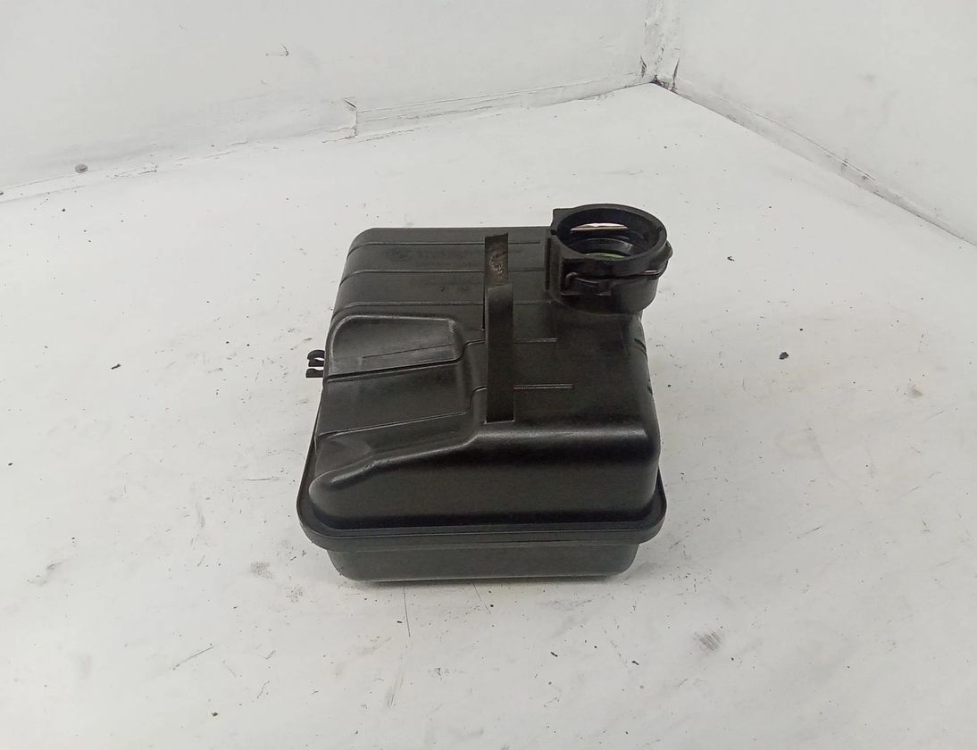 BMW 5 Series F10/F11 (2009-2017) Резонатор всасывания 8512249 28688193