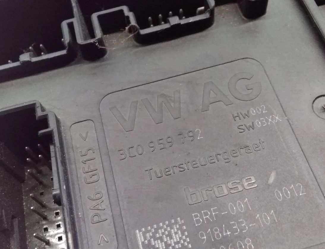 VOLKSWAGEN Passat B7 (2010-2015) Priekšējo kreiso durvju logu pacēlāja motorīts 3C0959702 28711502