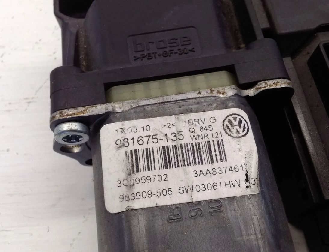 VOLKSWAGEN Passat B7 (2010-2015) Priekšējo kreiso durvju logu pacēlāja motorīts 3C0959702 28711502