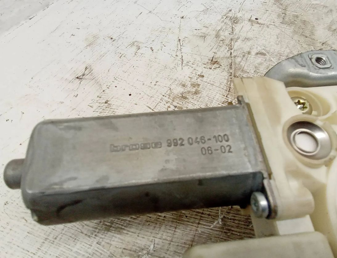 TOYOTA Avensis 2 generation (2002-2009) Priekšējo labo durvju logu pacēlājs 994024 28722134