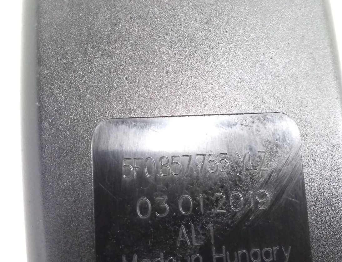 SEAT Leon 3 generation (2012-2020) Пряжка ремня безопасности переднего левого сиденья 5F0857755 29818982