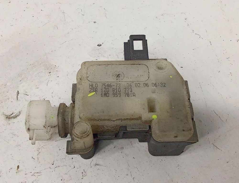 SKODA Octavia 1 generation (1996-2010) Fuel Tank Cover Lock 1Z0810773 30911341