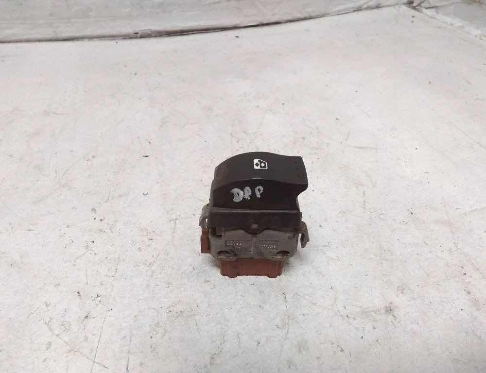 RENAULT Espace 4 generation (2002-2014) Кнопка стеклоподъемника задней правой двери 2808202 30923390