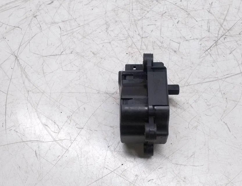 BMW 1 Series E81/E82/E87/E88 (2004-2013) Salona sildītāja vadības vārsti 113930072 31044211