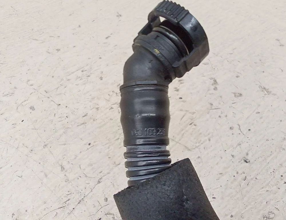 AUDI A5 8T (2007-2016) Elpošanas šļūtene 06J103221 31044285