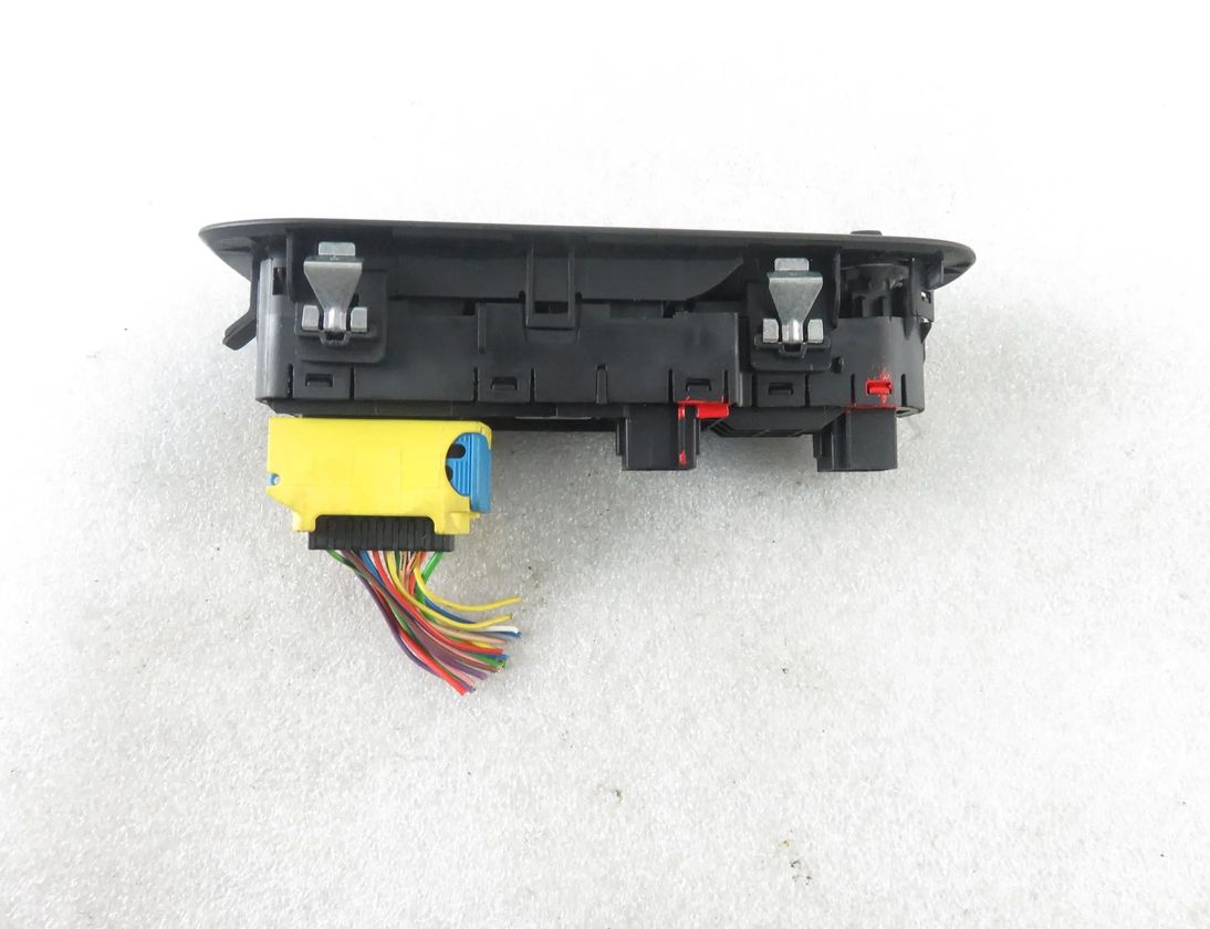 PEUGEOT 308 T9 (2013-2021) Front Left Door Window Switch 96788281ZD 28344162