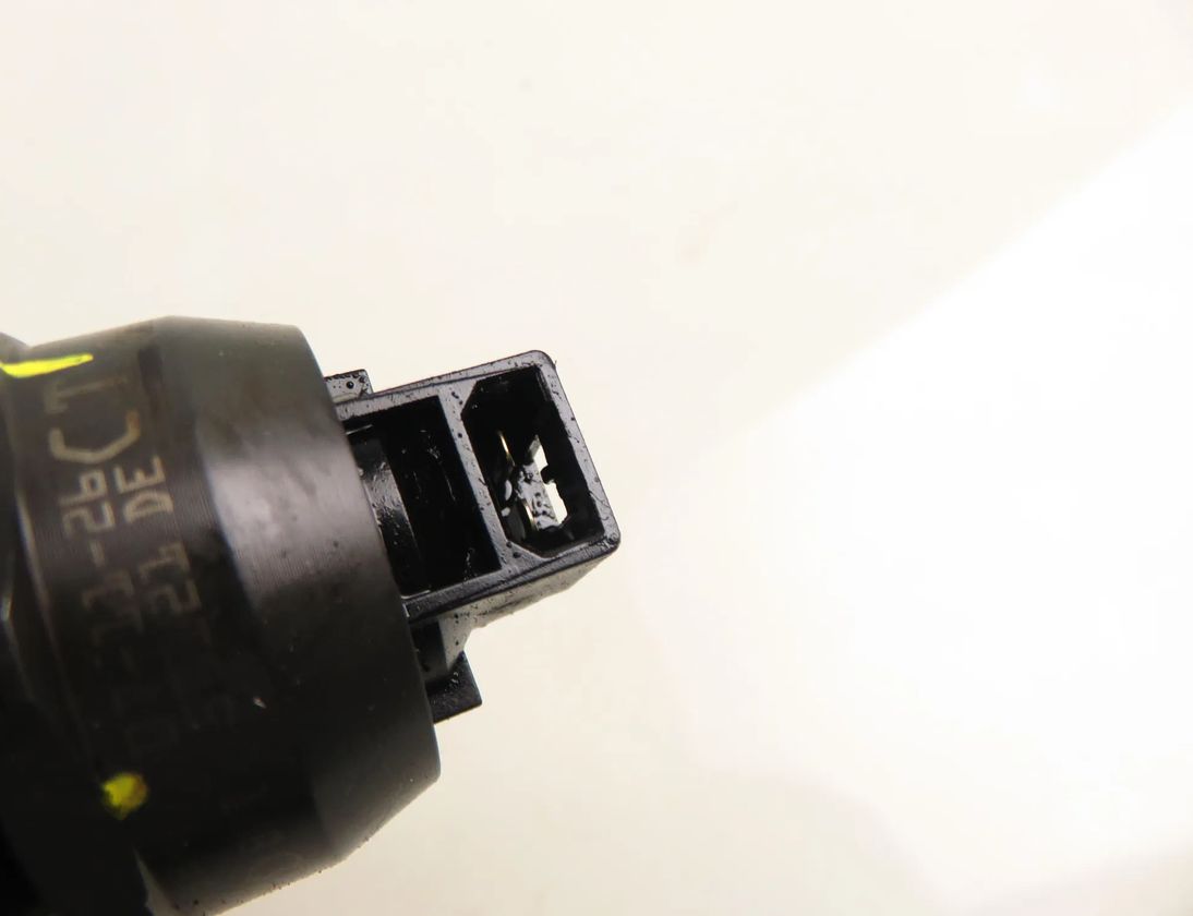 SEAT Ibiza 3 generation (2002-2008) Инжектор для масла 038130073BP,0414720314 31928801