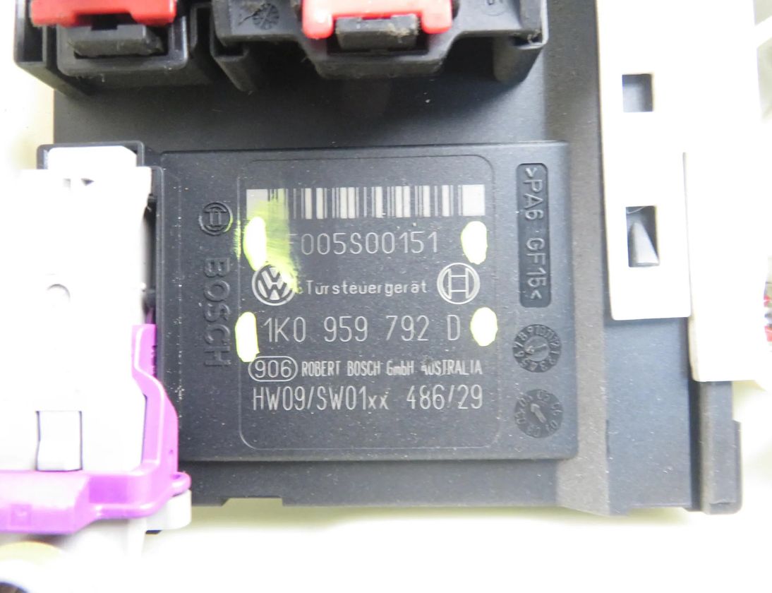 SEAT Altea 1 generation (2004-2013) Priekšējo labo durvju logu pacēlājs 1K0959792D,5P0837402A,F005S00151 32083587