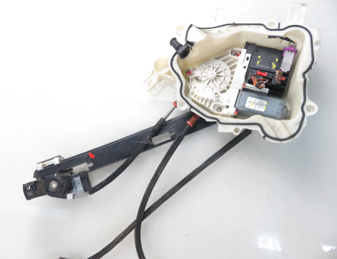 SEAT Altea 1 generation (2004-2013) Priekšējo labo durvju logu pacēlājs 1K0959792D,5P0837402A,F005S00151 32083587