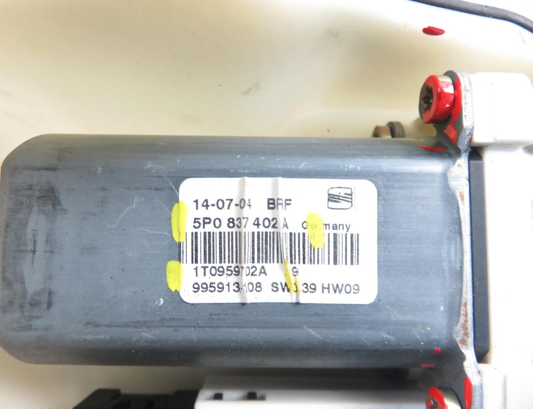 SEAT Altea 1 generation (2004-2013) Priekšējo labo durvju logu pacēlājs 1K0959792D,5P0837402A,F005S00151 32083587