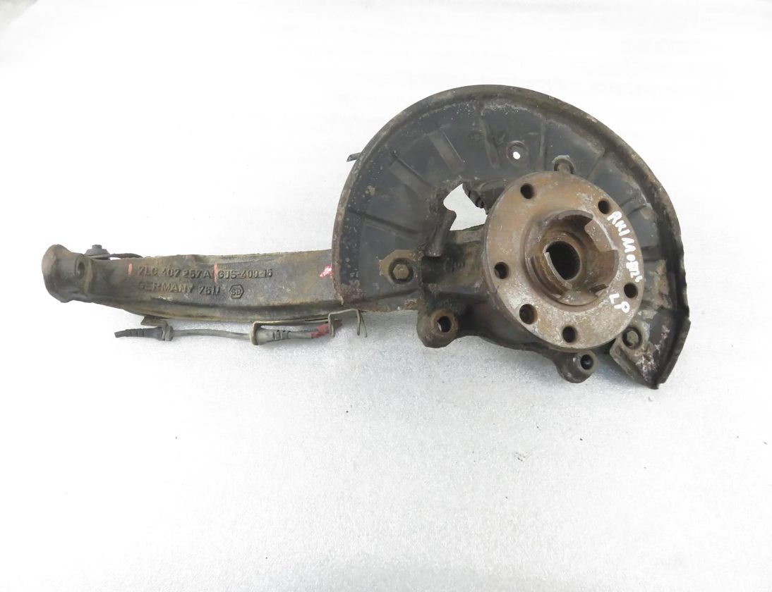 VOLKSWAGEN Touareg 1 generation (2002-2010) Priekšējā kreisā riteņa rumbas vārpsta/stupica 7L0407257A 32839257