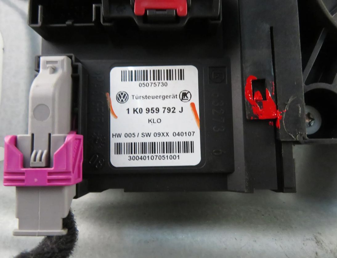 VOLKSWAGEN Caddy 3 generation (2004-2015) Стеклоподъемник передней правой двери 2K1837752BS,1K0959792J 33033261