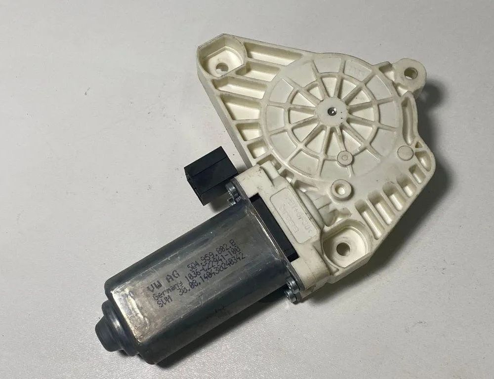 VOLKSWAGEN Variant VII TDI (2014-2024) Priekšējo kreiso durvju logu pacēlāja motorīts 5Q4959802B 30670794