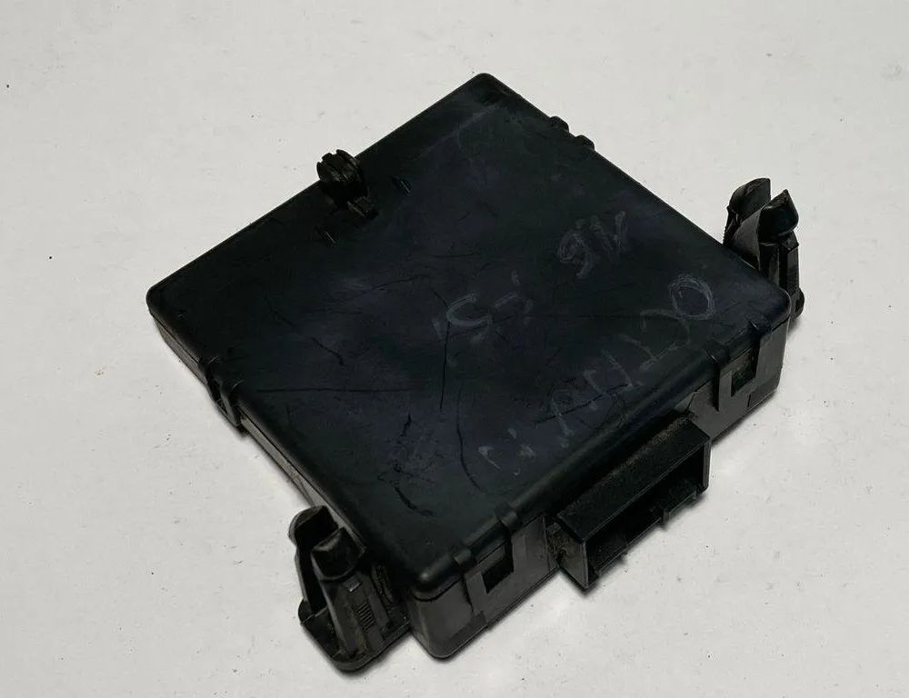 SKODA Octavia 2 generation (2004-2013) Vārtejas vadības bloks 1K0907530F 30673381