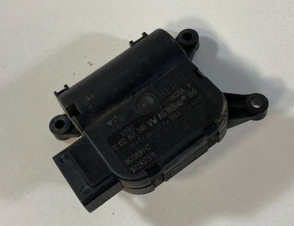SKODA Octavia 2 generation (2004-2013) Клапаны управления внутренним подогревом 1K0907511 30673444