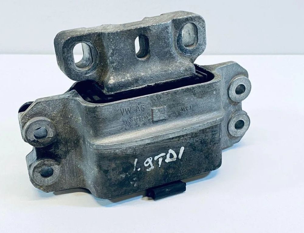 VOLKSWAGEN Golf Plus 1 generation (2004-2009) Pārnesumkārbas stiprinājums 1K0199555M 30674073