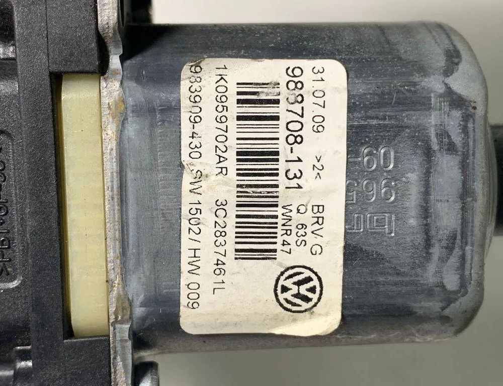 VOLKSWAGEN Passat B7 (2010-2015) Маторчик стеклоподъемника передней левой двери 1K0959792N 30674314