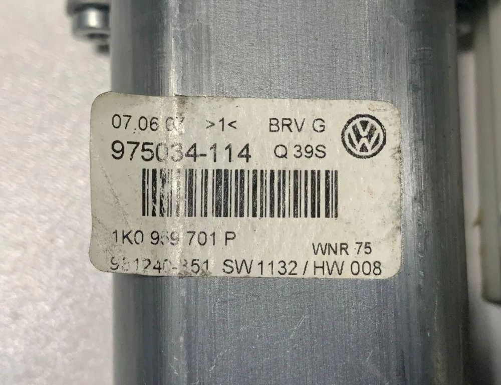 VOLKSWAGEN Passat B7 (2010-2015) Маторчик стеклоподъемника передней левой двери 1K0959793L 30674316