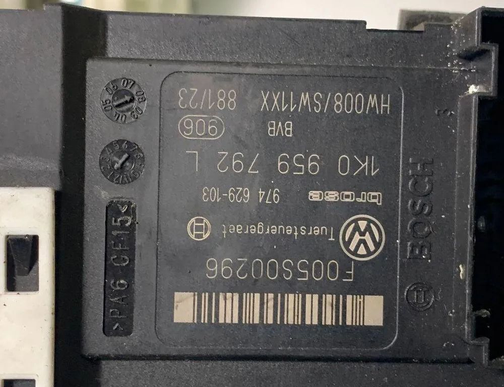 VOLKSWAGEN Passat B7 (2010-2015) Priekšējo kreiso durvju logu pacēlāja motorīts 1K0959792L 30674324