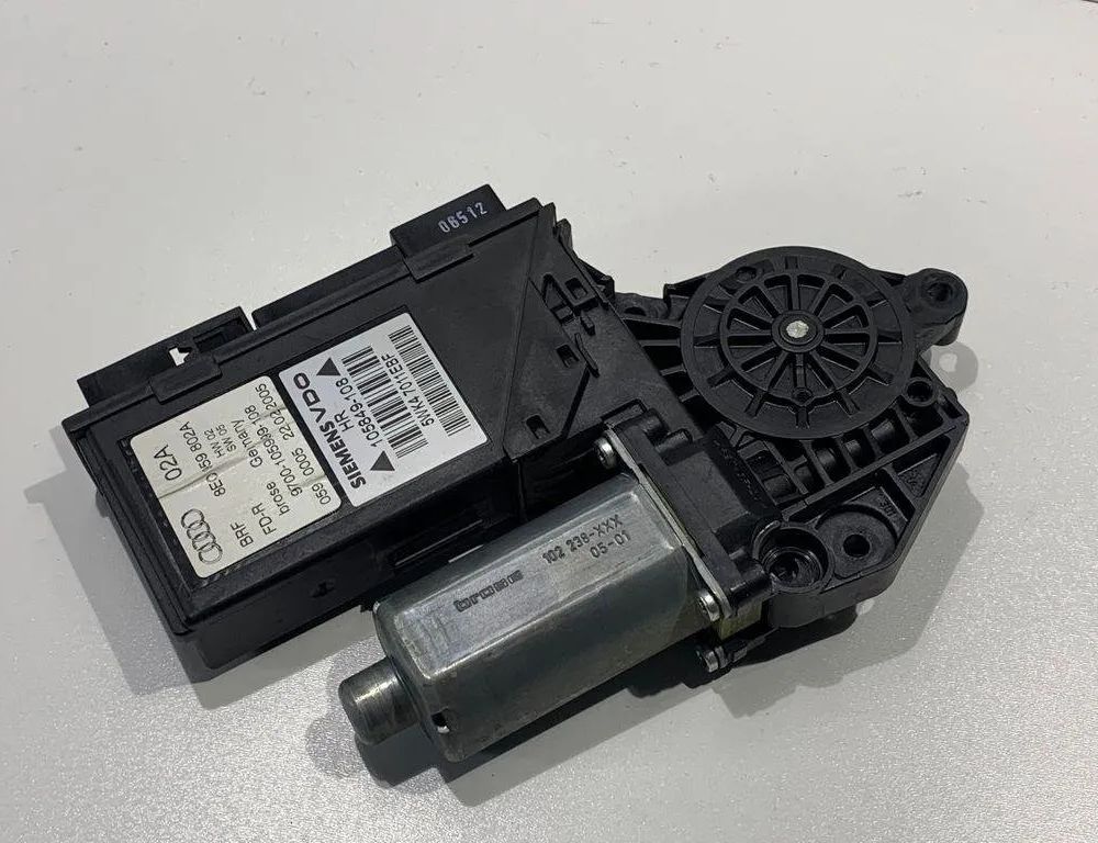 AUDI A4 B7/8E (2004-2008) Aizmugurējo kreiso durvju loga pacēlāja motorīts 8E0959802A 30675466