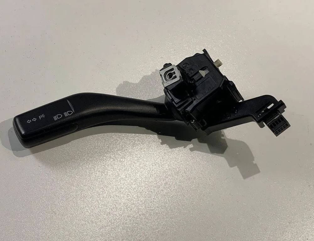 SEAT Leon 2 generation (2005-2012) Pagrieziena rādītāja slēdzis 1K0953513 30675730