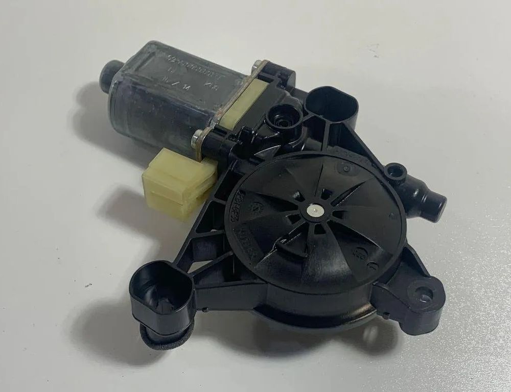 SKODA Octavia 1 generation (1996-2010) Priekšējo kreiso durvju logu pacēlāja motorīts 5Q0959801B 30678373