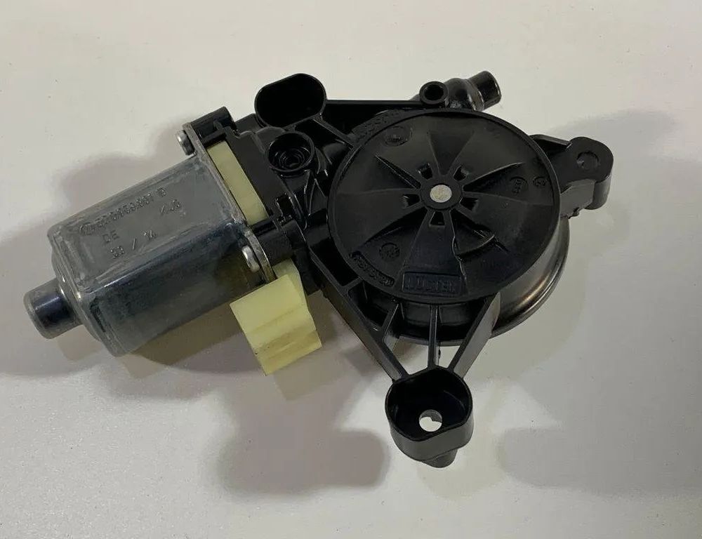 SKODA Octavia 1 generation (1996-2010) Priekšējo kreiso durvju logu pacēlāja motorīts 5Q0959801B 30678715