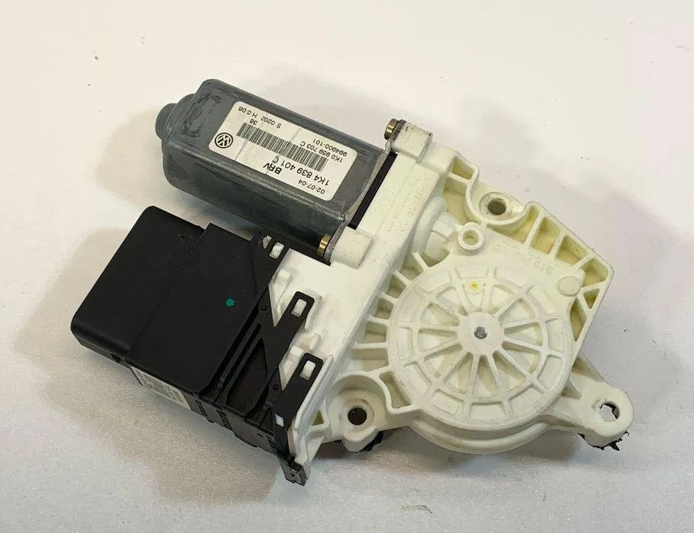 VOLKSWAGEN Golf 8 generation (2019-2023) Rear Left Door Window Control Motor 1K4839401C 30679641