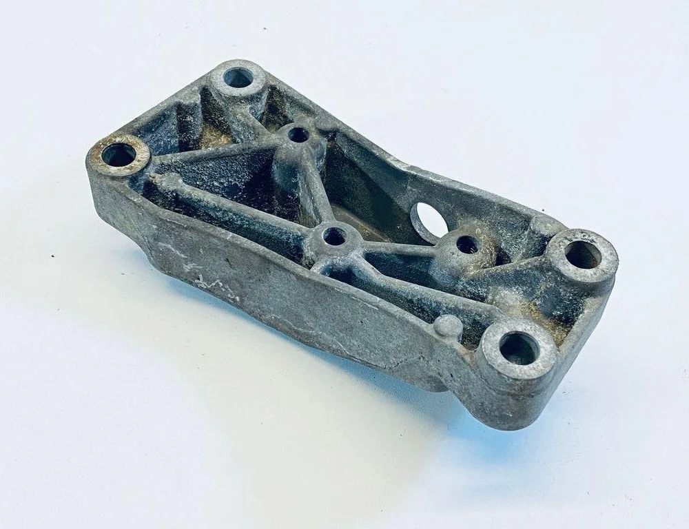 SKODA Octavia 2 generation (2004-2013) Pārnesumkārbas kronšteins 1K0199117AM 30682915