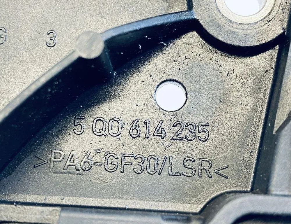 VOLKSWAGEN Golf 8 generation (2019-2023) ABS Pump Holder 5Q0614235 30685846