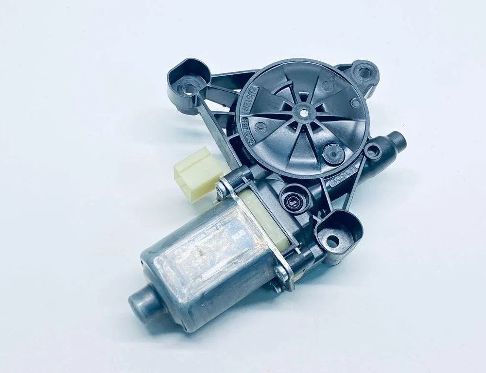 VOLKSWAGEN Golf 8 generation (2019-2023) Priekšējo kreiso durvju logu pacēlāja motorīts 5Q0959802C 30685937