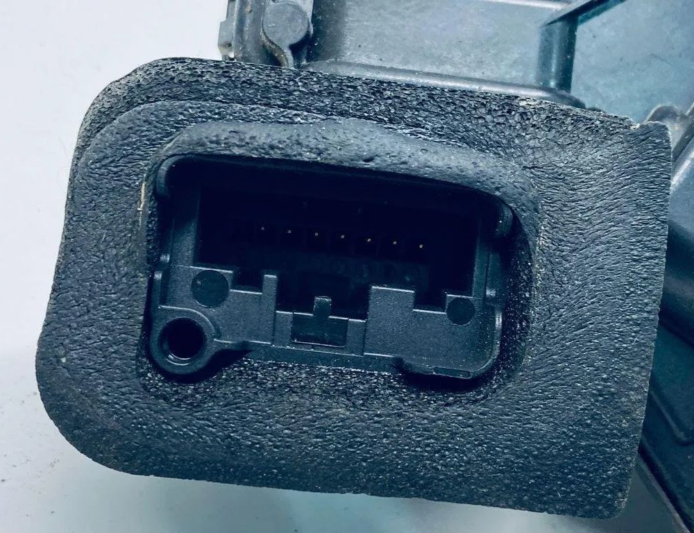 VOLKSWAGEN Golf 8 generation (2019-2023) Aizmugurējā labā durvju slēdzene 5TA839016D 30685959