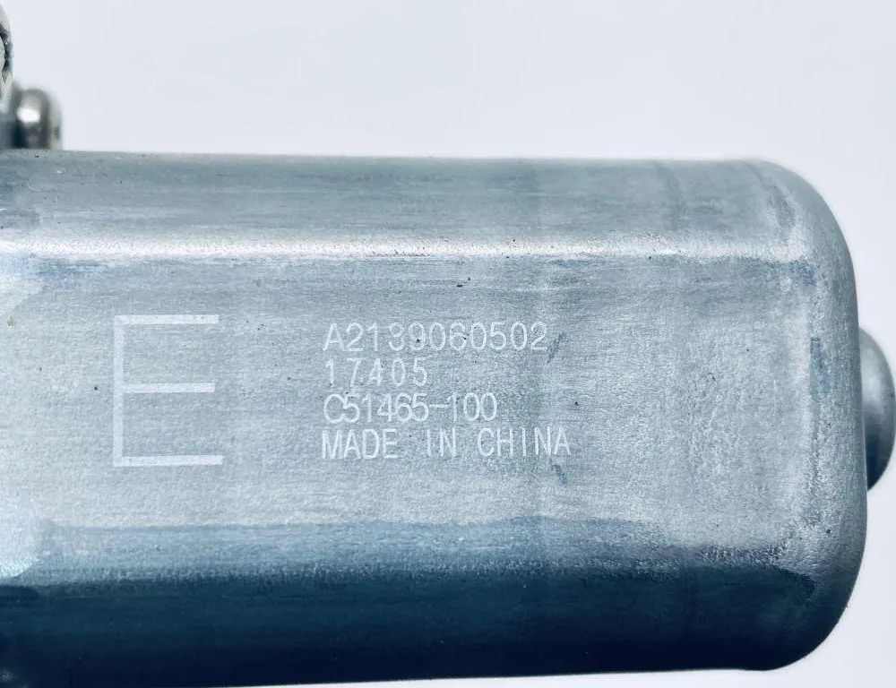 MERCEDES-BENZ GLC X253 (2015-2024) Aizmugurējo kreiso durvju loga pacēlāja motorīts A2139060502 30691683