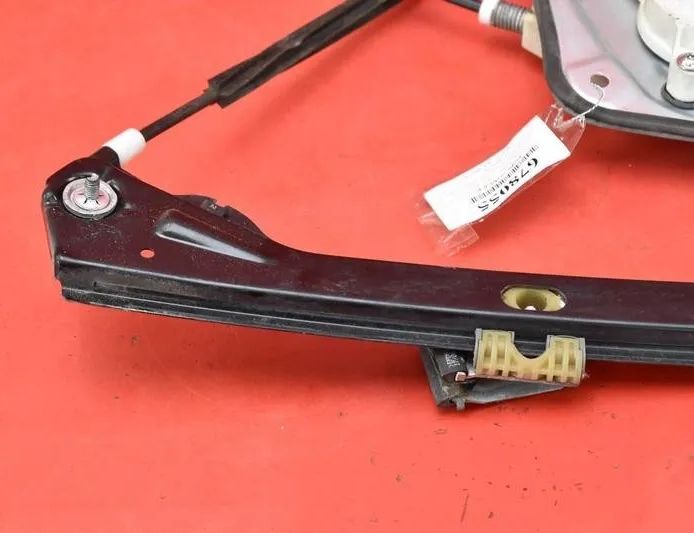 VOLKSWAGEN Jetta 5 generation (2005-2011) Priekšējo labo durvju logu pacēlājs 1K5837462B 22087942