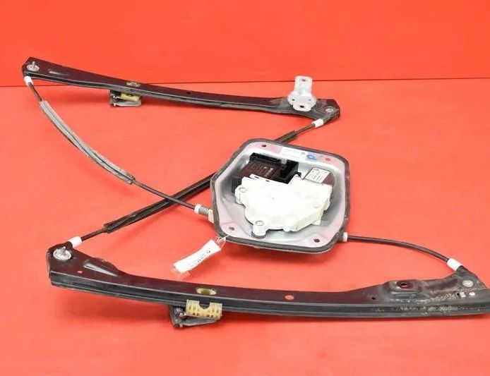 VOLKSWAGEN Jetta 5 generation (2005-2011) Priekšējo labo durvju logu pacēlājs 1K5837462B 22087942