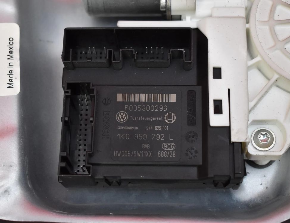 VOLKSWAGEN Jetta 5 generation (2005-2011) Front Right Door Window Regulator 1K5837462B 22127058