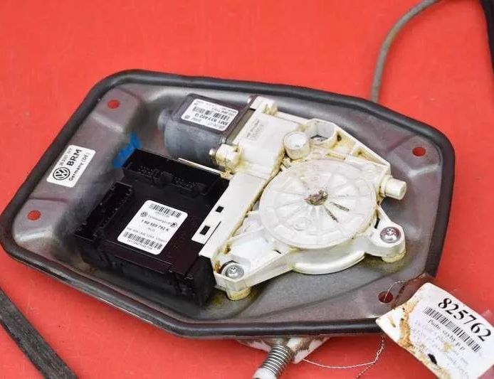 VOLKSWAGEN Golf 6 generation (2008-2015) Стеклоподъемник передней правой двери 5M0837462 22851088