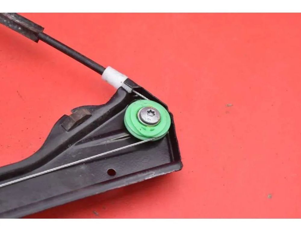 VOLKSWAGEN Golf Plus 1 generation (2004-2009) Стеклоподъемник передней правой двери 1K3837462 24978487