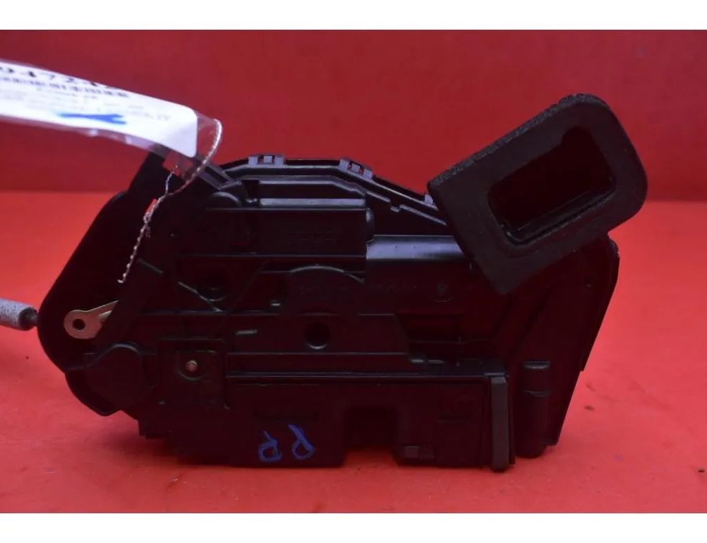 SKODA Octavia 3 generation (2013-2020) Priekšējo labo durvju slēdzene 5TB837016A 28702140