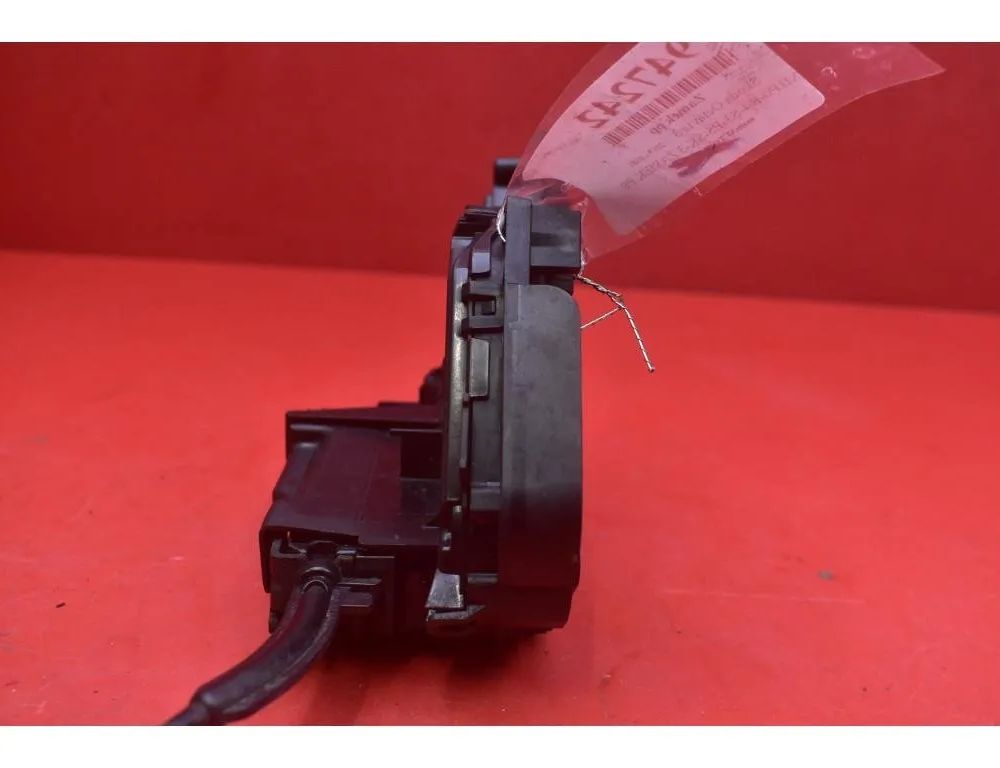 SKODA Octavia 3 generation (2013-2020) Priekšējo labo durvju slēdzene 5TB837016A 28702140