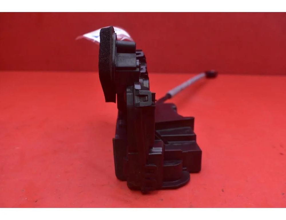 SKODA Octavia 3 generation (2013-2020) Priekšējo labo durvju slēdzene 5TB837016A 28702140