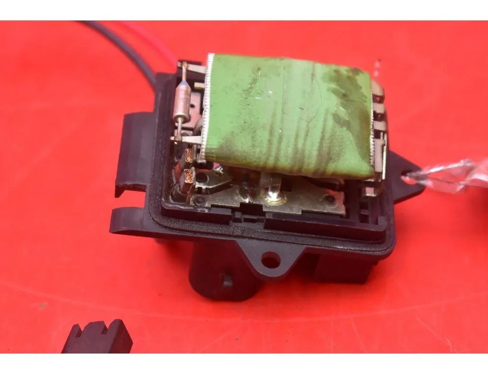 VOLKSWAGEN Passat CC 1 generation (2008-2017) Interior Heater Resistor VOLKSWAGEN 29072131