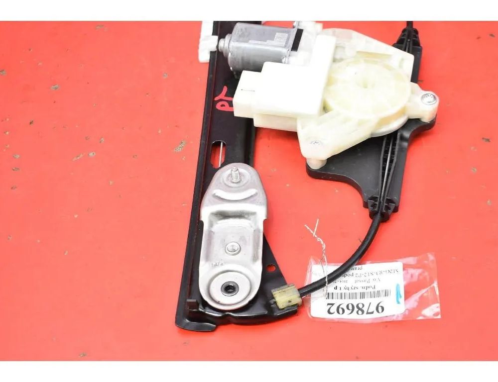 VOLKSWAGEN Passat B8 (2014-2023) Aizmugurējo labo durvju logu pacēlājs 3G5839462A 30546098